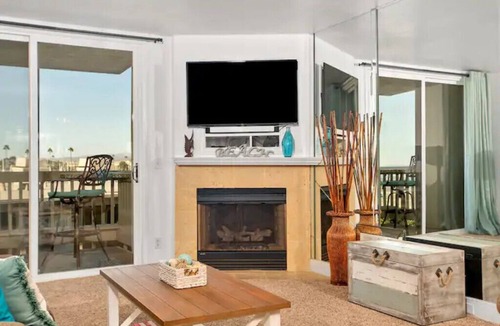 Oceanside Condo | *Beach Break* Oceanfront/Balcony/Walk Everywhere