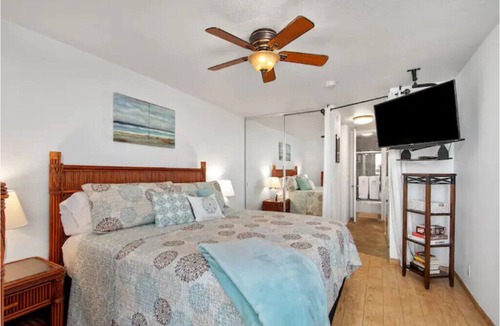 Oceanside Condo | *Beach Break* Oceanfront/Balcony/Walk Everywhere