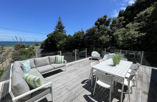Raumati South House | Beach Breakaway!