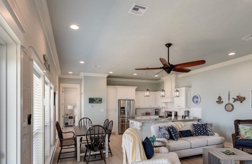 Crystal Beach House | Beach Breeze*Beachfront*Pet friendly