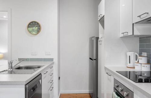 Merewether Apartment | Beach & Brew-Modern 1-Bedroom in Trendy Merewether