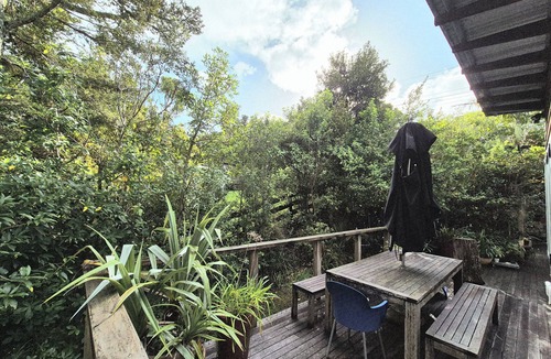 Leigh House | Beach/Bush peaceful getaway