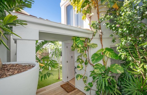 Castaways Beach House | Beach Cabana At Crusoe