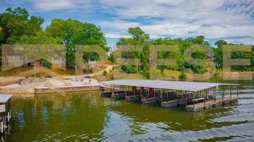 Lake Ozark House | Beach Cabin #5