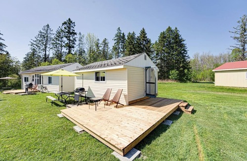 Magnetawan Cabin | Beach Cabin On Lake Cecebe- Maijac Resort & Marina