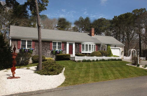 South Chatham House | Beach Chic Chatham 5 Star 5 Min Walk to Beach-Newly Renovated Private Retreat AC