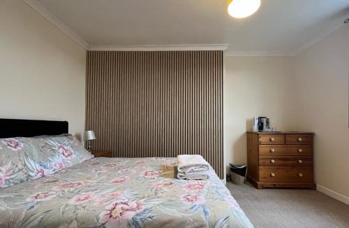 Levenmouth Apartment | Beach & City Access - 2 Floors, Full Kitchen, Free Parking