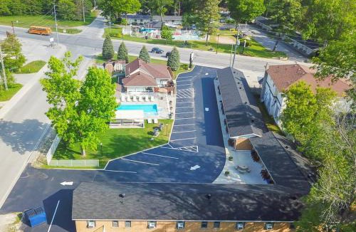 Wasaga Beach Hotel | Beach Club by Beach1 Motel