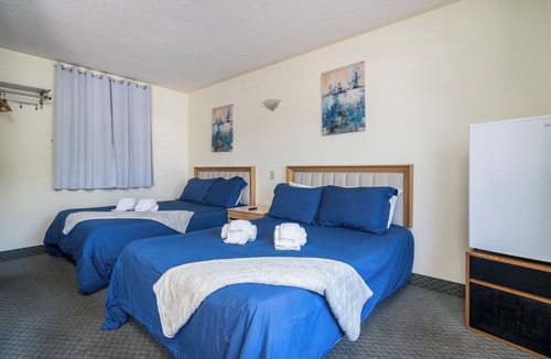 Wasaga Beach Hotel | Beach Club by Beach1 Motel