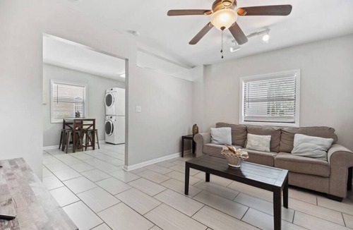 Saint Simons Heights Apartment | Beach Cottage -optional BIKES - Walk 2 Shops & Fun