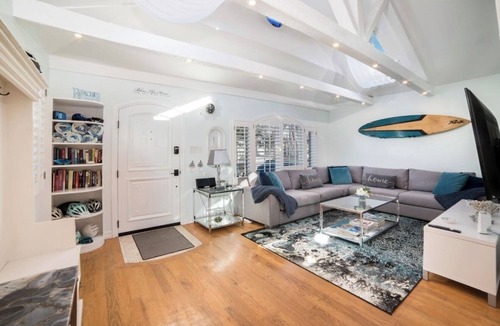 South Redondo Cottage | Beach Cottage - 1.5blks to Beach!
