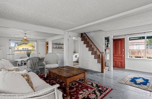 Harbourville Cottage | Beach Cottage for 4 people