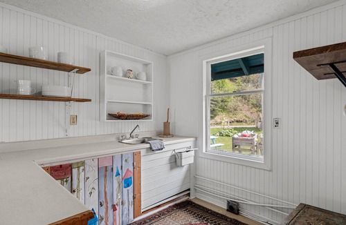 Harbourville Cottage | Beach Cottage for 4 people