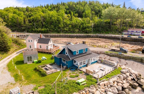 Harbourville Cottage | Beach Cottage for 4 people