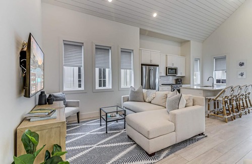 Cinnamon Shore Cottage | Beach Cottage on Sunset Park@Cinnamon Shore Near Great Amenities & Pizzeria