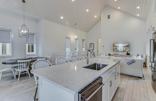 Cinnamon Shore Cottage | Beach Cottage on Sunset Park@Cinnamon Shore Near Great Amenities & Pizzeria