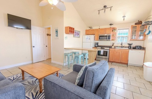 Port Aransas Cottage | Beach Cottage Pool + Hot Tub Sleeps 4