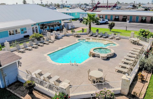 Port Aransas Cottage | Beach Cottage Pool + Hot Tub Sleeps 4