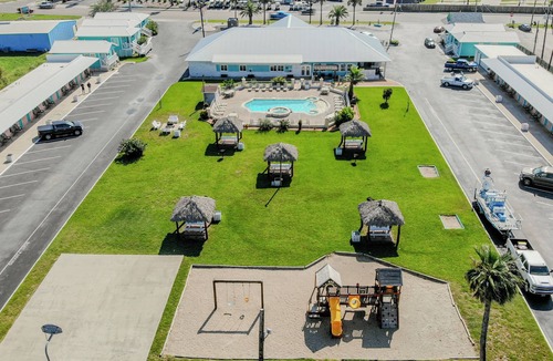 Port Aransas Cottage | Beach Cottage Pool + Hot Tub Sleeps 4