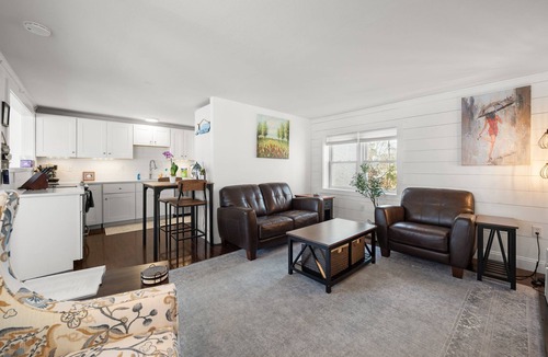 Niantic Cottage | Beach Cottage, private beach and pass