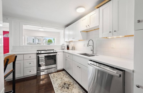 Niantic Cottage | Beach Cottage, private beach and pass