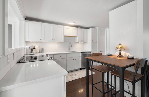 Niantic Cottage | Beach Cottage, private beach and pass