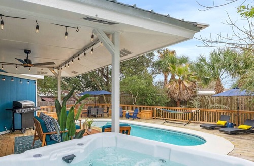 Riviera Beach Cottage | Beach cottage w/private pool & hot tub