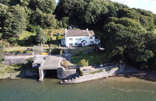 Lawrenny Villa | Beach Cottage, with stunning views
