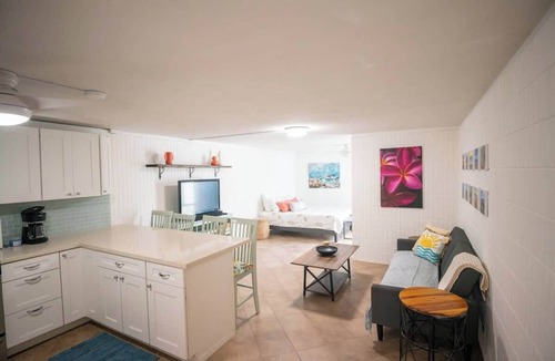 Punaluu Apartment | Beach & Country Beachfront Studio