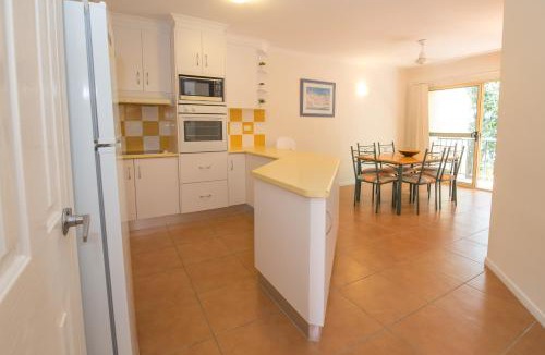 Cannonvale Apartment | Beach Court - Airlie Beach