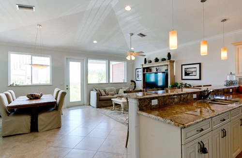 Ilexhurst House | Beach Dance in Holmes Beach
