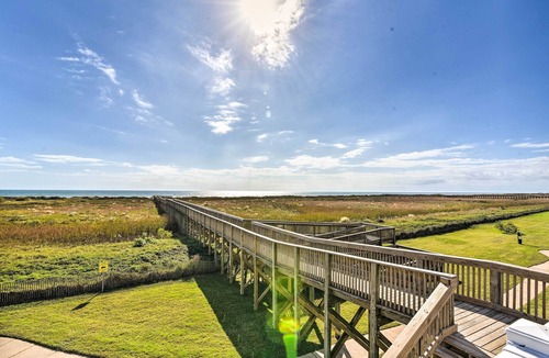 Red Fish Cove Apartment | Beach Days & Resort-style Fun! Galveston Retreat