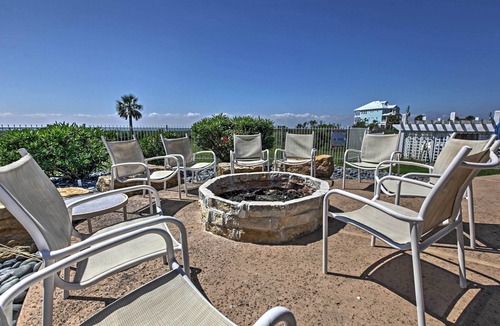 Red Fish Cove Apartment | Beach Days & Resort-style Fun! Galveston Retreat
