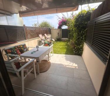 Castelldefels Apartment | Beach flat with garden