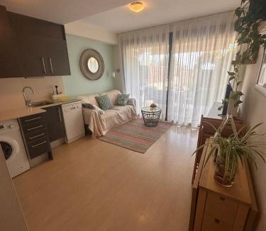 Castelldefels Apartment | Beach flat with garden