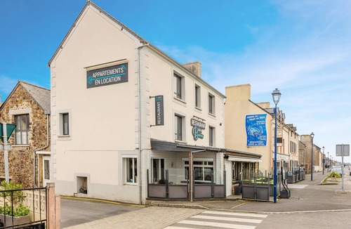 Saint-Benoit-des-Ondes Apartment | Beach front apartment