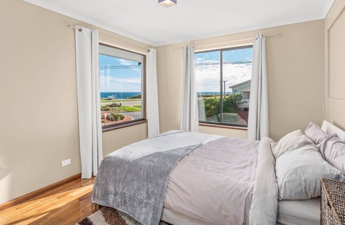 Port Noarlunga South House | Beach front home with scenic views