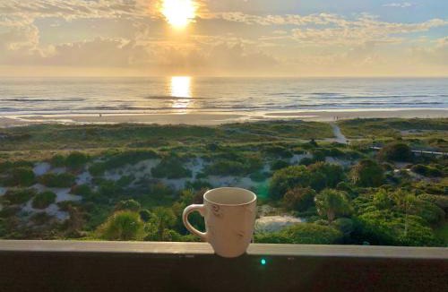 Amelia City Apartment | Beach Front 2 Pools Balcony