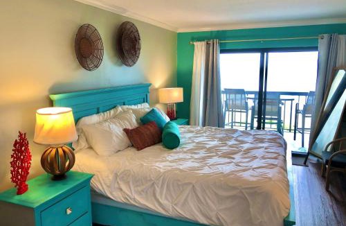 Amelia City Apartment | Beach Front 2 Pools Balcony
