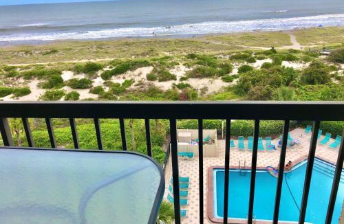 Amelia City Apartment | Beach Front 2 Pools Balcony