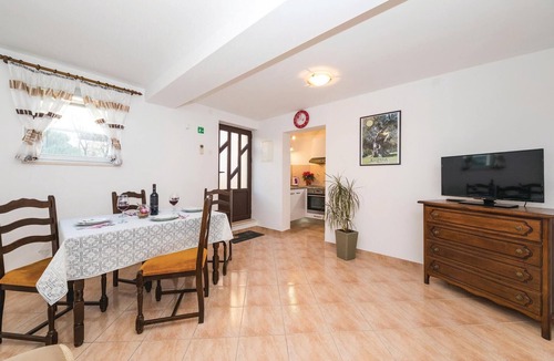 Kastel Kambelovac Apartment | Beach front apartment in Kastel Kambelovac
