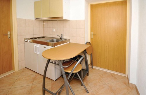 Kastel Kambelovac Apartment | Beach front apartment in Kastel Kambelovac