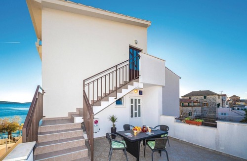Kastel Kambelovac Apartment | Beach front apartment in Kastel Kambelovac