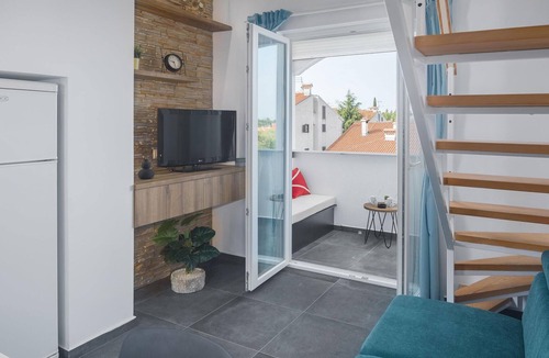 Cervar Porat Apartment | Beach front apartment in Cervar Porat with WiFi