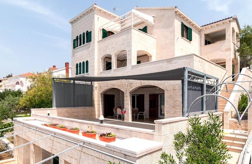 Okrug Donji Apartment | Beach front apartment in Okrug Donji
