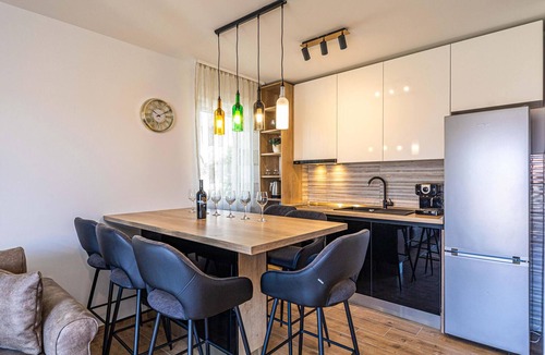 Seget Donji Apartment | Beach front apartment in Seget Donji with WiFi