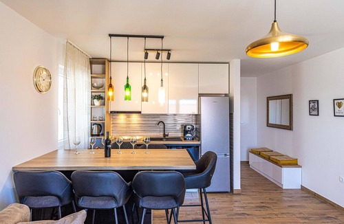Seget Donji Apartment | Beach front apartment in Seget Donji with WiFi