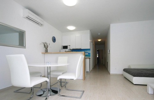 Grebastica Apartment | Beach front apartment in Grebastica with WiFi