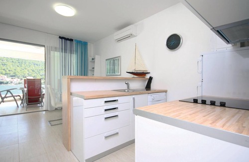 Grebastica Apartment | Beach front apartment in Grebastica with WiFi