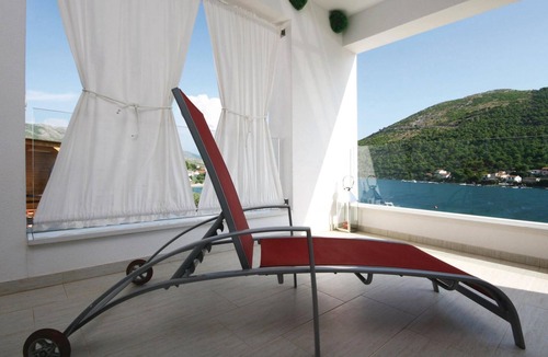 Grebastica Apartment | Beach front apartment in Grebastica with WiFi